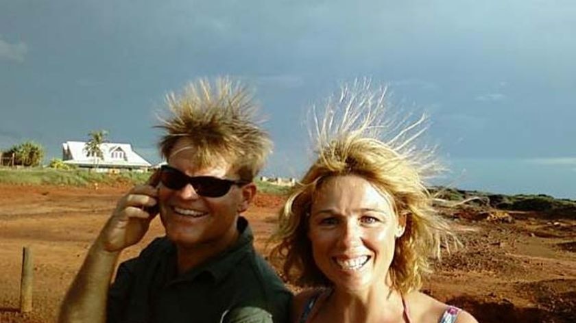 Woman endures hair-raising lightning ordeal - ABC News