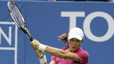 Samantha Stosur has moved into the third round of the LA Open with a shock win over Lindsay Davenport.