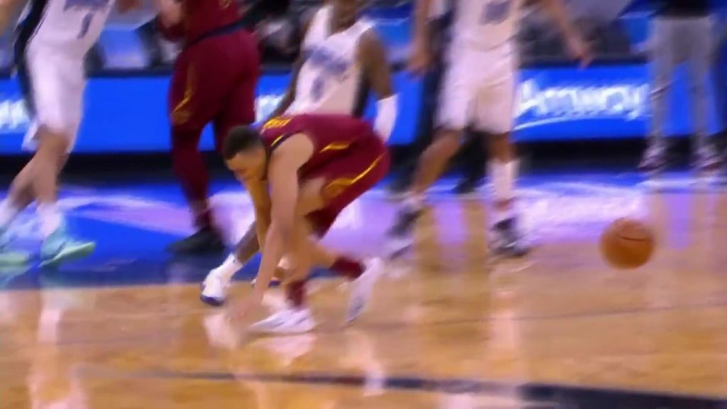 Dante Exum Is Injured In Opening Minute Of The Cleveland Cavaliers Nba Game With Orlando Magic Abc News