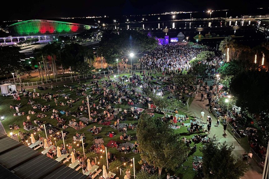 Thousands of people at a Darwin NYE event.