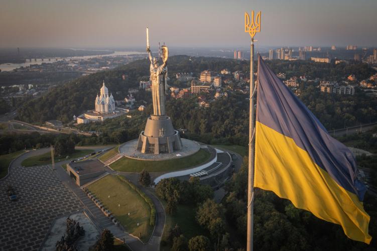statue ukraine 2