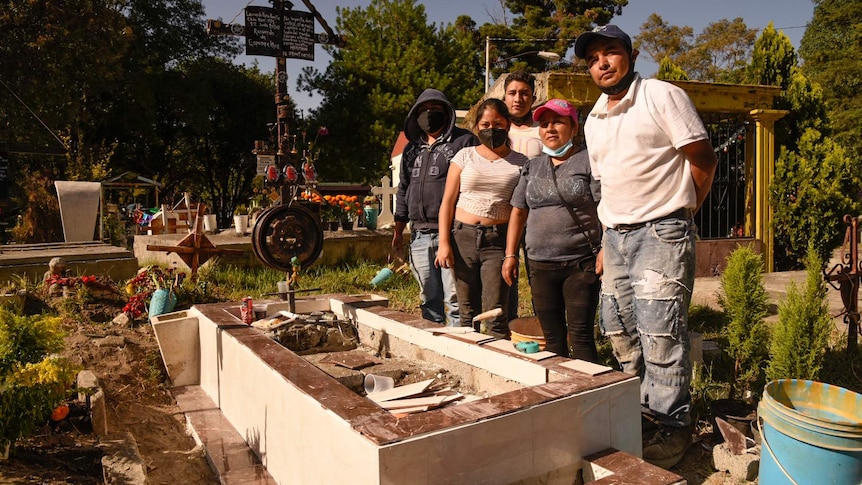 The family of Leonardo 'Leo' Peña Bonillo at his gravesite.