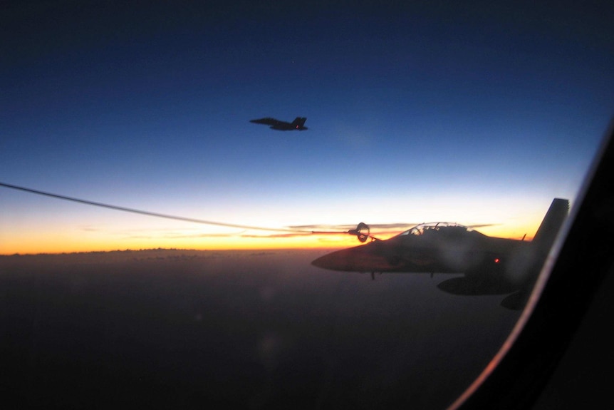 Super Hornet refuels over Iraq