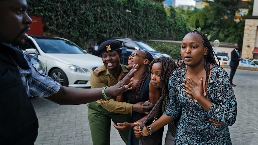 Women flee Nairobi hotel