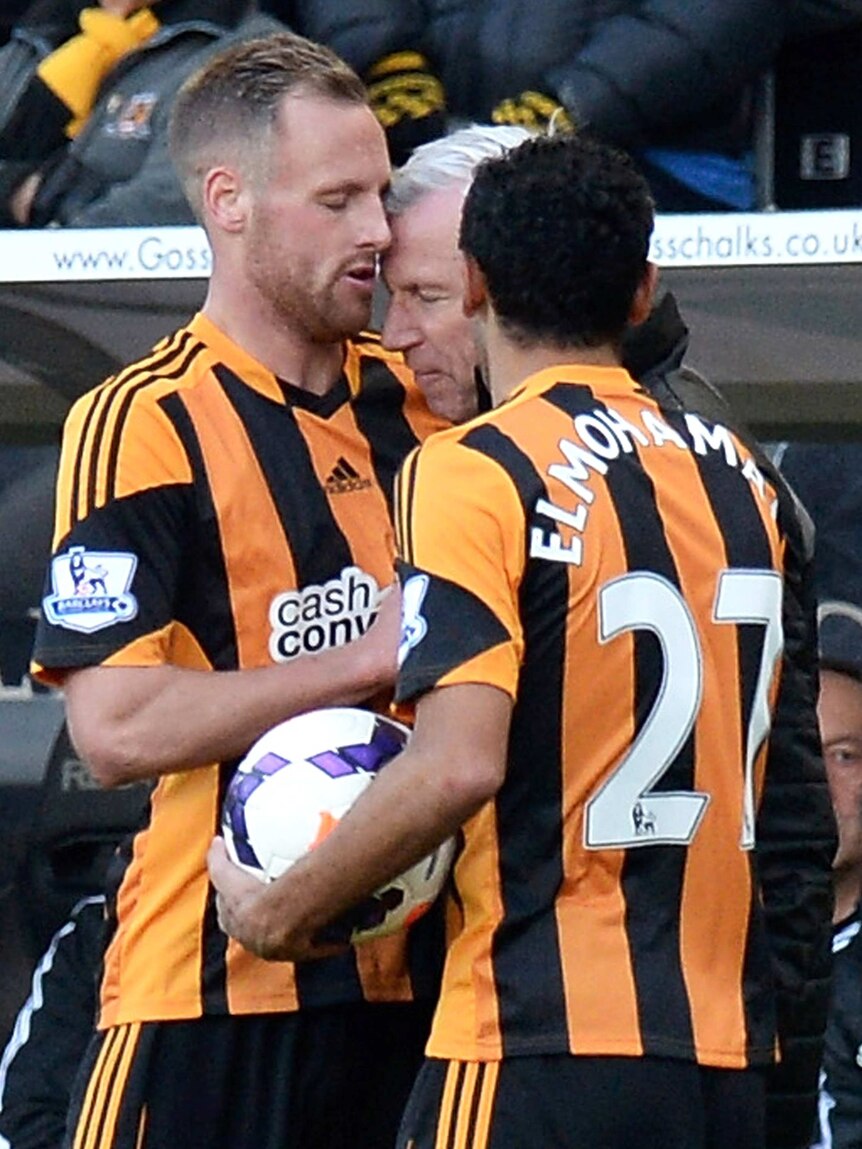 Alan Pardew headbutts Hull City's David Meyler