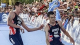 World Triathlon Series Jonathan Brownlee Pushed Over Finish Line By Brother Alistair Abc News