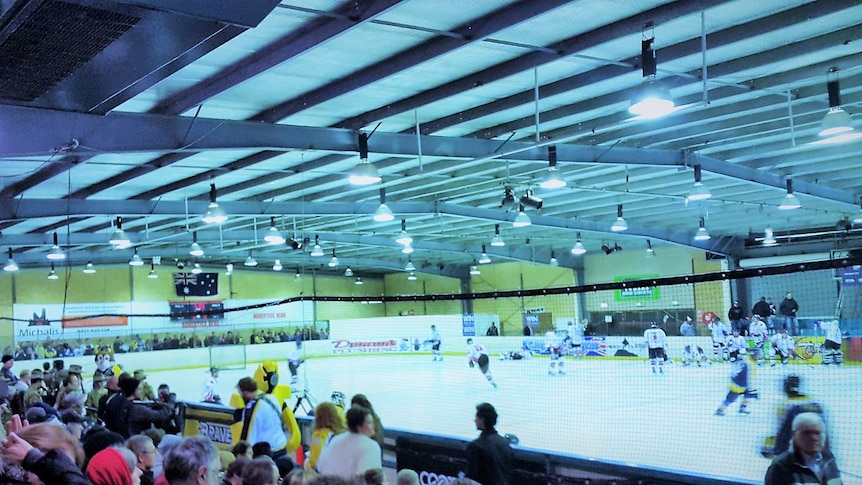 Indoor winter sports facility