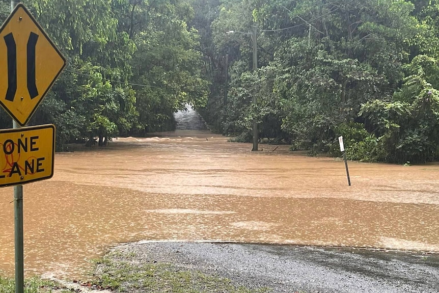 Une route inondée