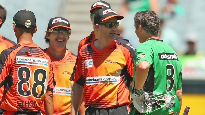 Brad Hogg and David Hussey have words in BBL