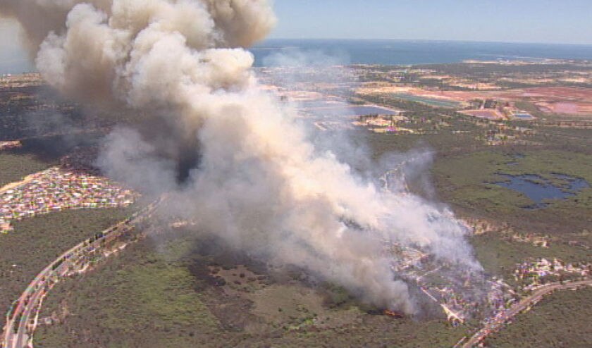 Perth Bushfire Continues To Rage - ABC News