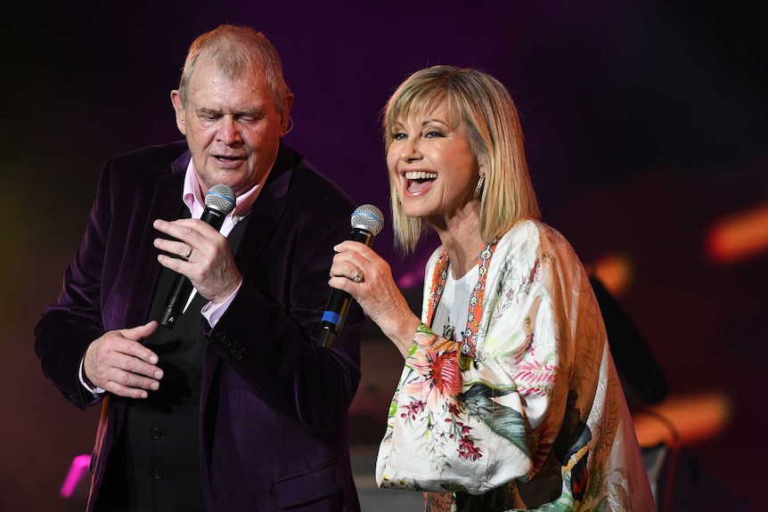 John Farnham and Olivia Newton-John perform together