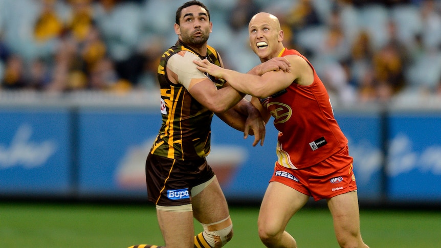 Shaun Burgoyne and Gary Ablett watch the ball come in at the MCG.