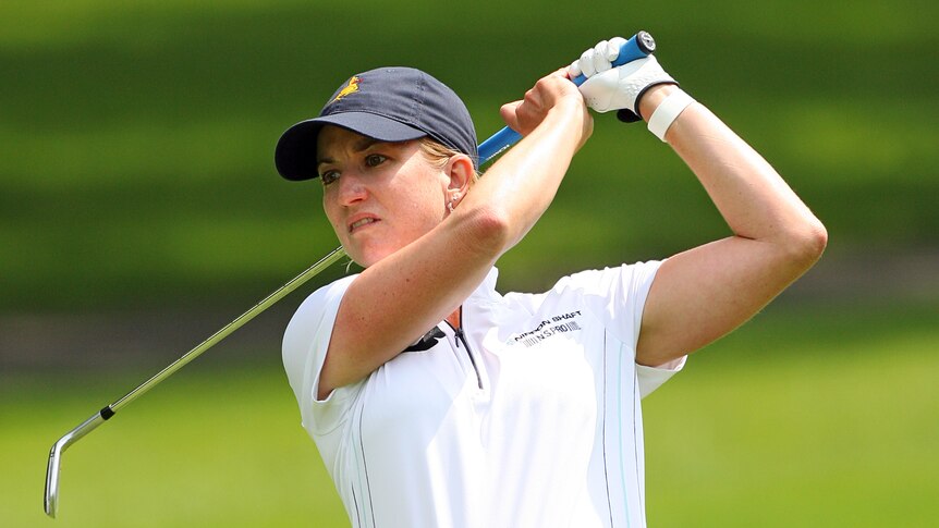 Golfer Karrie Webb is one shot off the lead after an opening 1-under 71 at the Women's British Open