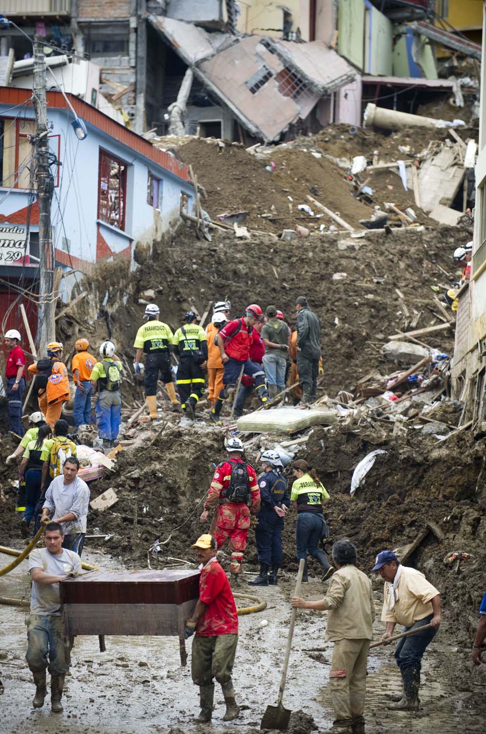 Survivors pulled from Colombian landslide - ABC News