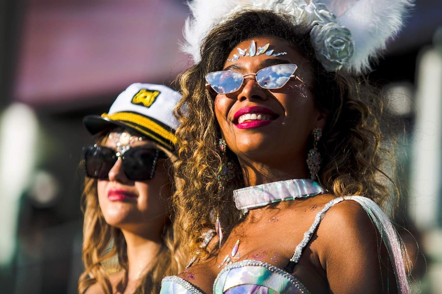 Mardi gras white glasses