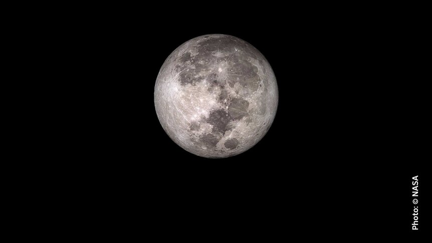 Image of the moon with black background as it would appear at the equator.