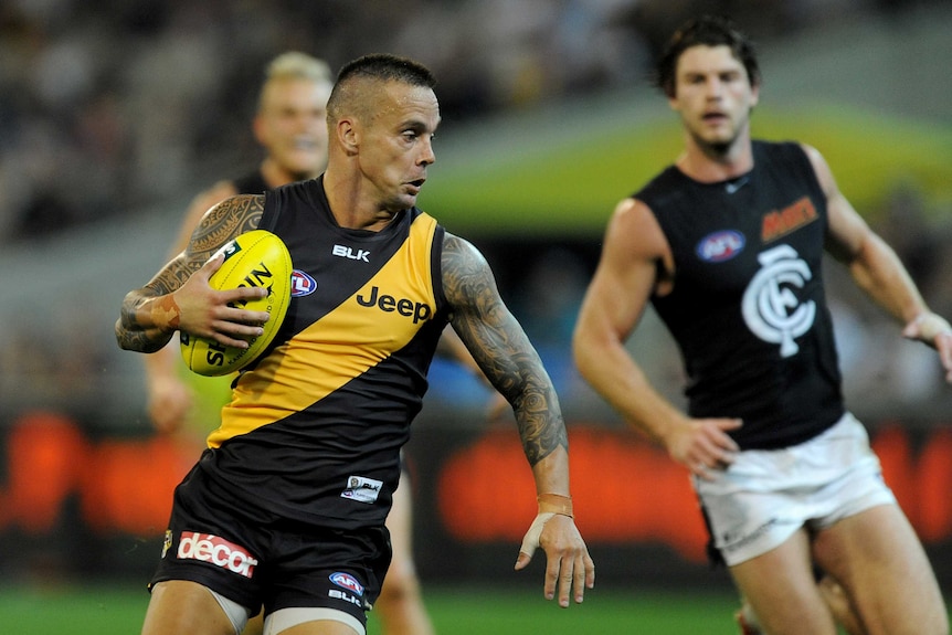 Jake King plays for Richmond during an AFL match against Carlton.