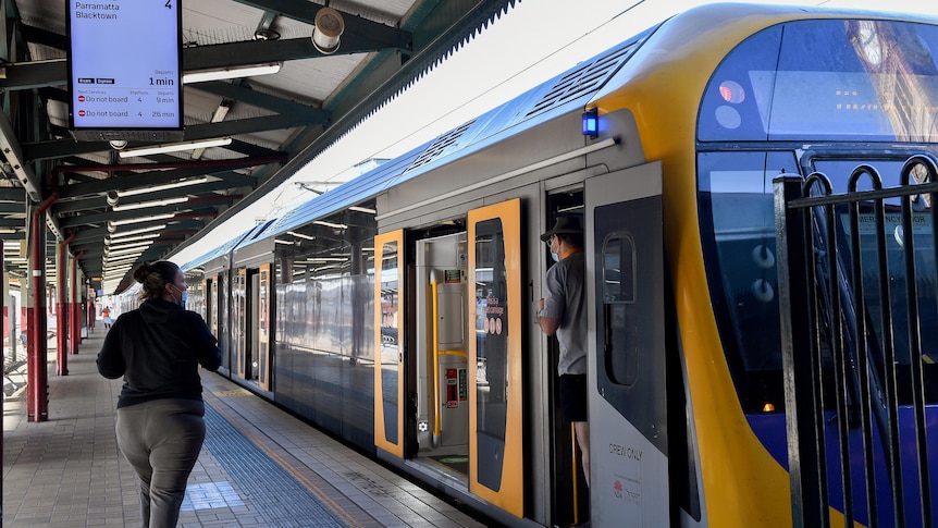 Les navetteurs de la Nouvelle-Galles du Sud devront faire face à davantage de perturbations ferroviaires, y compris des grèves au cours d’une campagne d’un mois