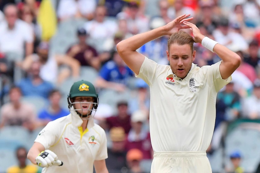 Stuart Broad looks on as Steve Smith urges against a run at the MCG.