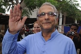 Jose Ramos-Horta shows off his vote