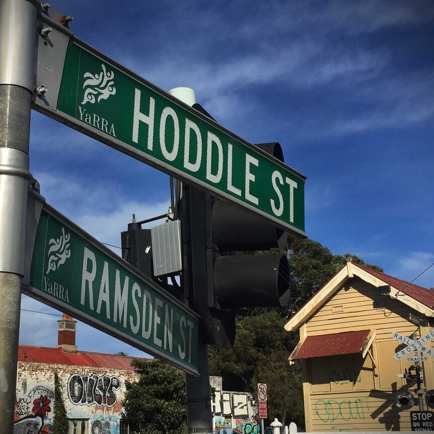 Hoddle St sign