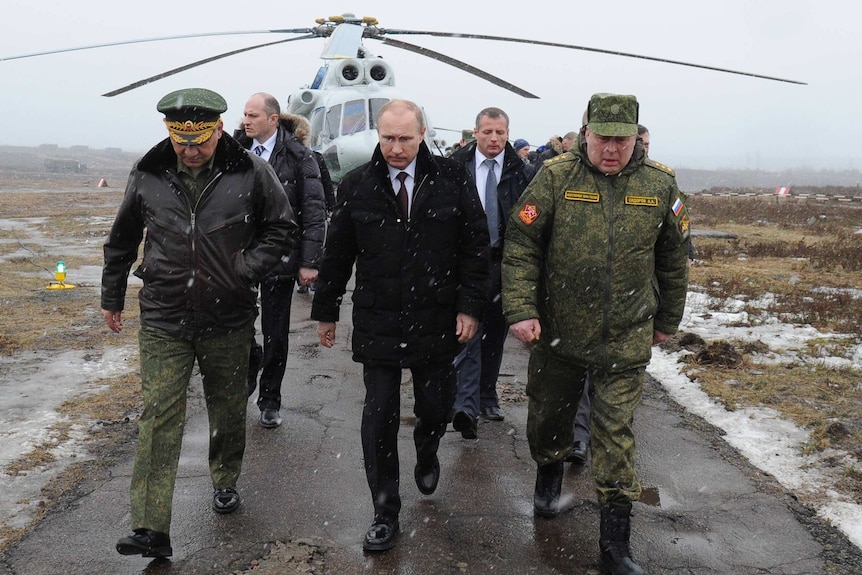 3 марта 2014 г. Путин посетил Ленинградскую область для наблюдения за военными учениями.