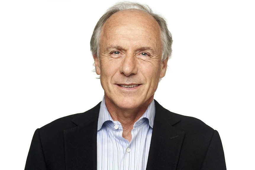 A head and shoulders photo of Alan Finkel looking at the camera.