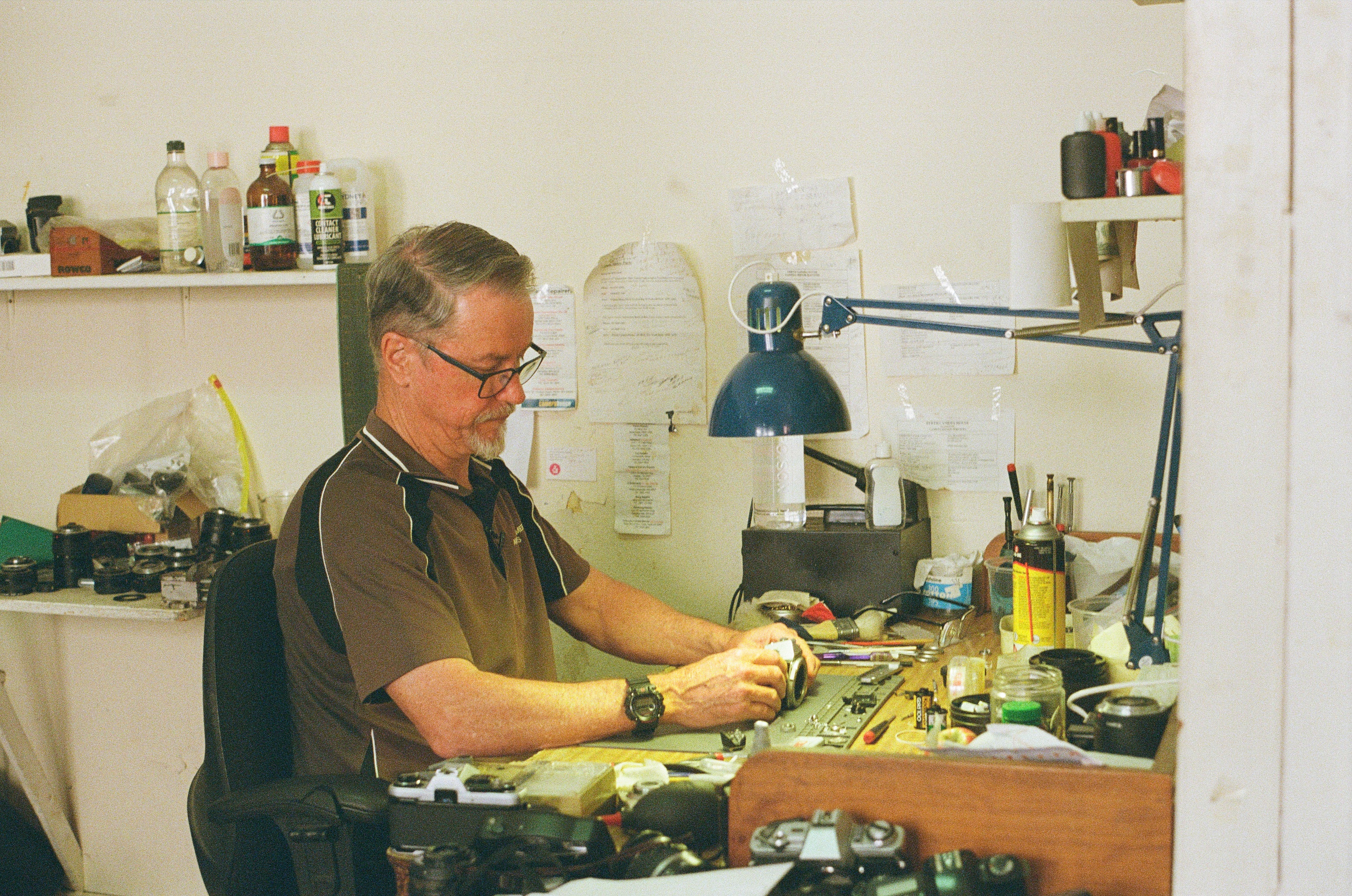 Clinton em sua oficina.