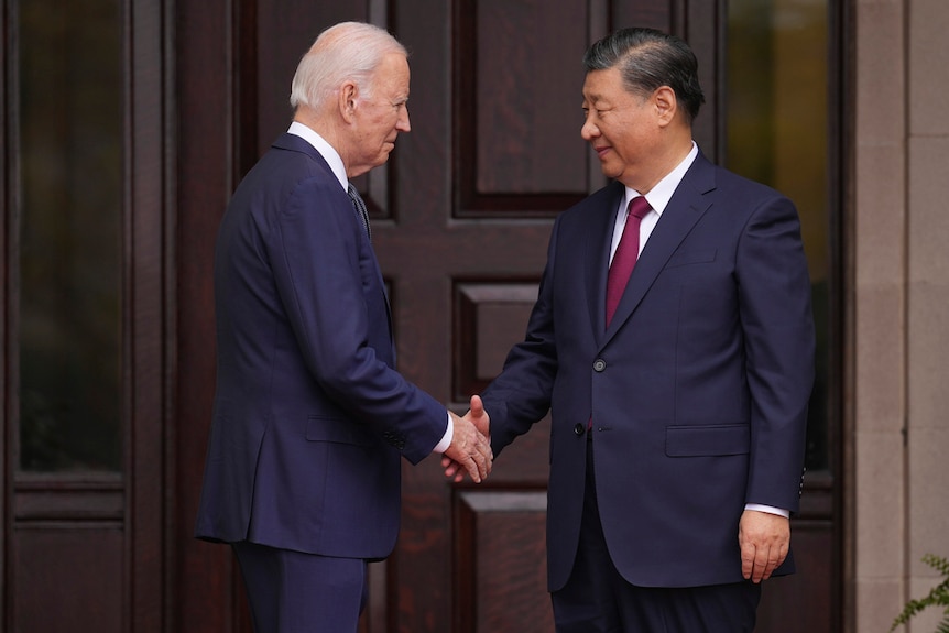美国总统拜登在旧金山以南的费罗丽庄园与到访的中国国家主席习近平会晤。