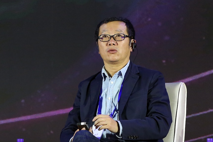 刘慈欣是《三体》系列的作者。
