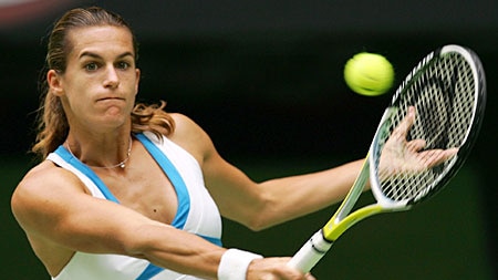 Amelie Mauresmo plays a backhand at the 2007 Australian Open