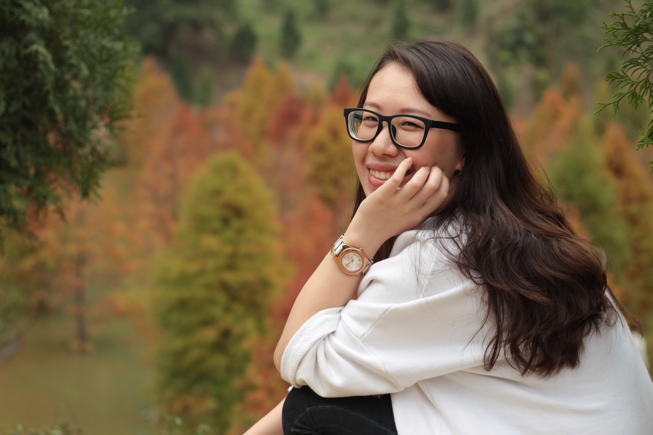 A woman in white shirt. 