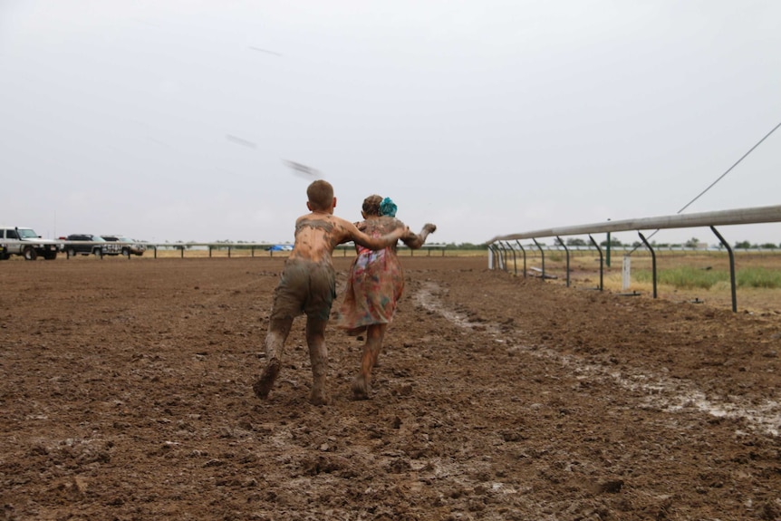 Mud slinging competition Brunette Downs