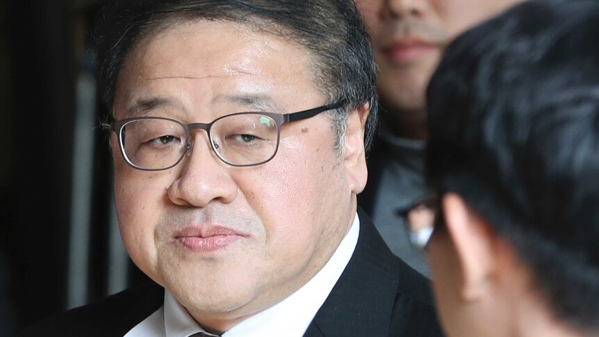 A former presidential secretary Ahn Jong-beom arrives for questioning at the Seoul Central District Prosecutor's Office.
