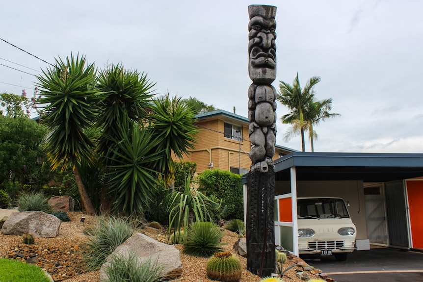 A tiki totem marks the entrance to Marcus Thorns workplace and home.