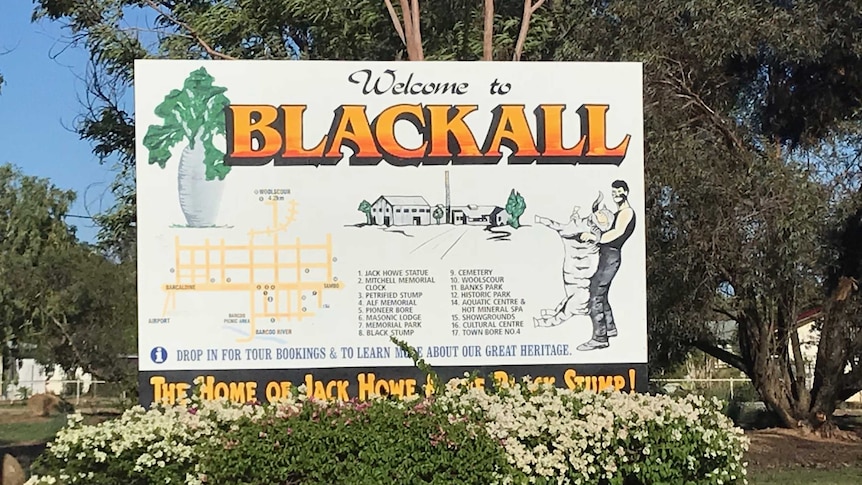 A sign saying 'Welcome to Blackall' in the town of Blackall in western Queensland.