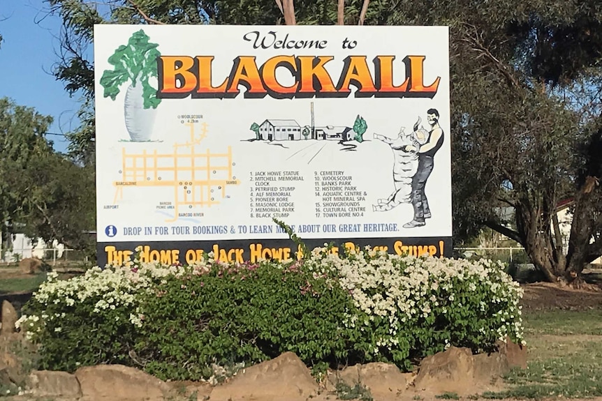 A sign saying 'Welcome to Blackall' in the town of Blackall in western Queensland.