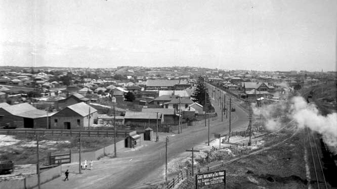 On Stirling Highway looking south towards North Fremantle in the 1920s.