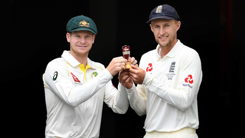 Steve Smith and Joe Root pose with the Ashes urn