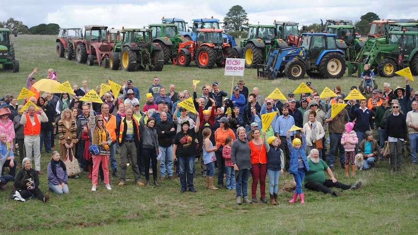 About 100 farmers and graziers from Victoria and South Australia rallied against coal seam gas.