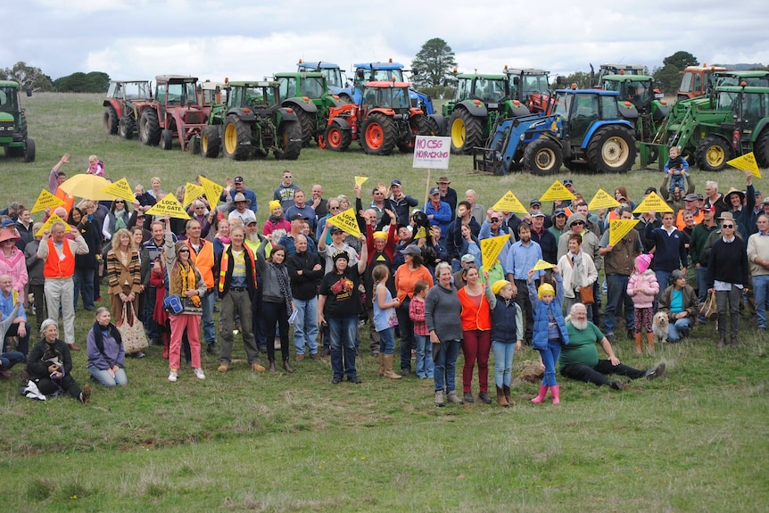 About 100 farmers and graziers from Victoria and South Australia rallied against coal seam gas.