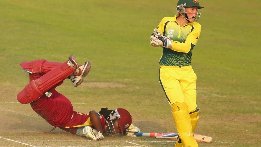 Stafanie Taylor fails to make her ground as Alyssa Healy takes the bails