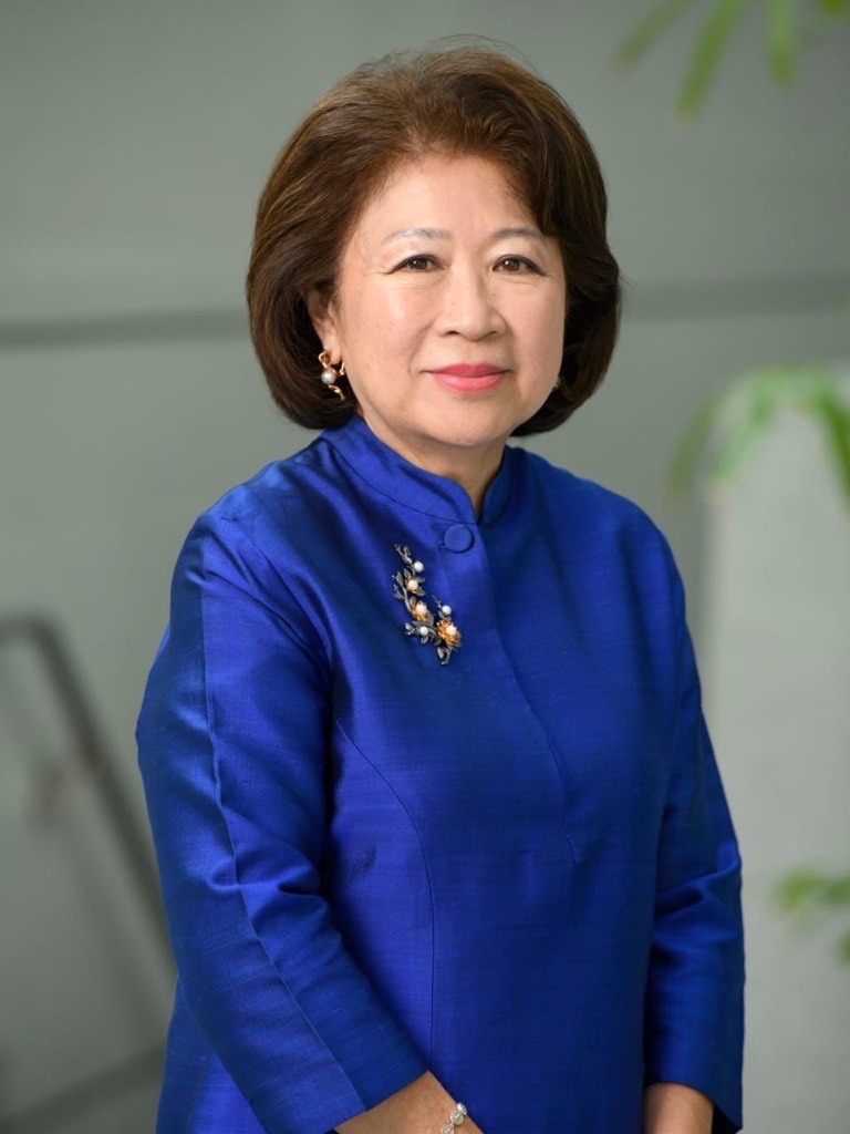 An Indonesian woman in a royal blue blouse