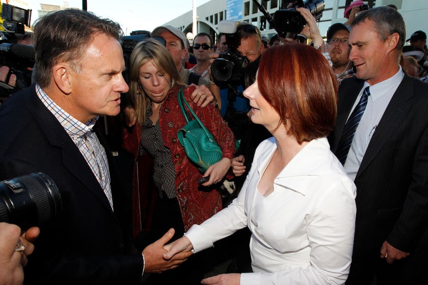 Mark Latham confronts Julia Gillard at the Ekka in Brisbane (Andrew Meares: AAP)