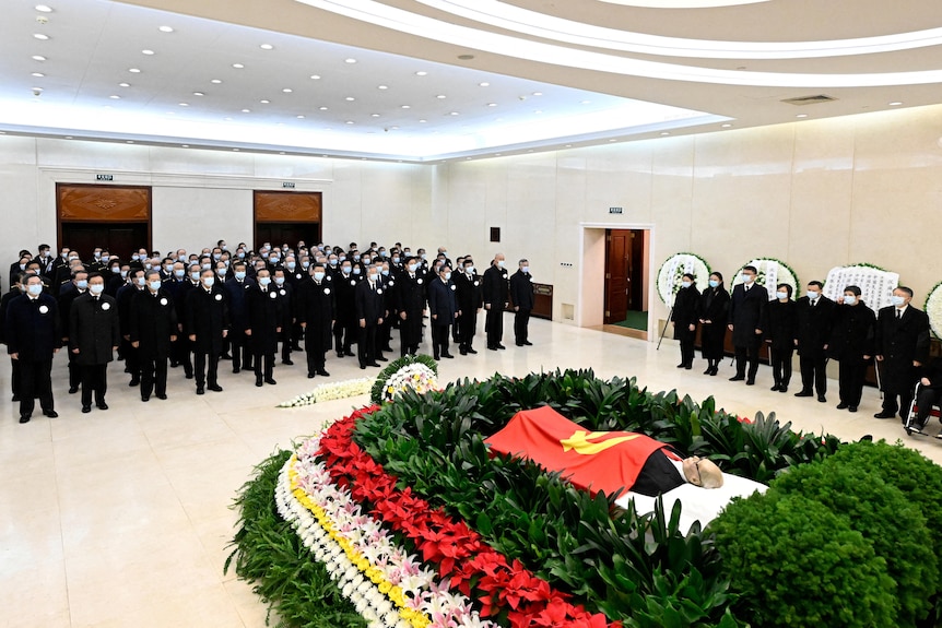 Mr Jiang lying in state with rows of officials paying their respects. 