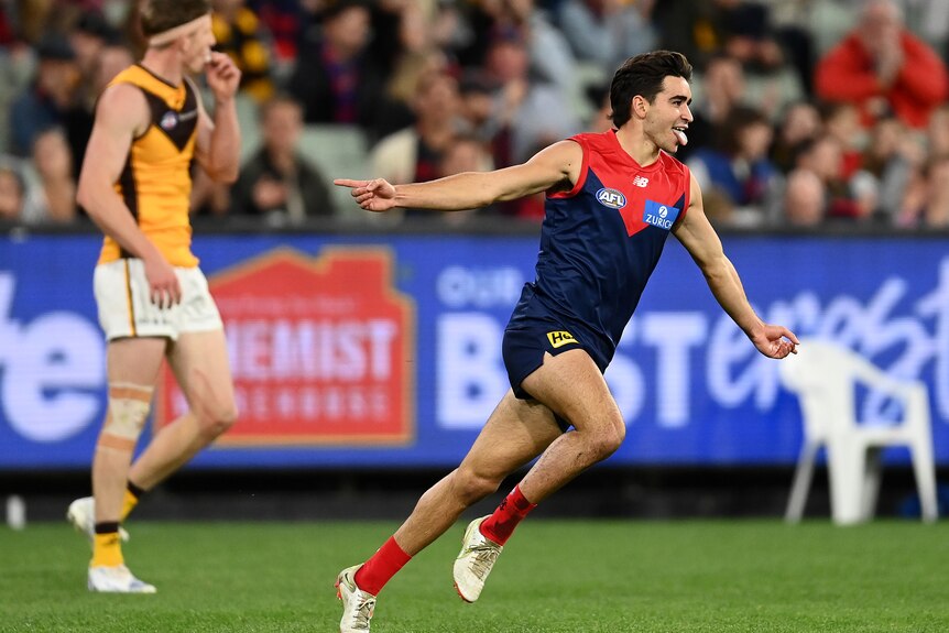 Fremantle beat Geelong by three points in thriller as Melbourne's ...