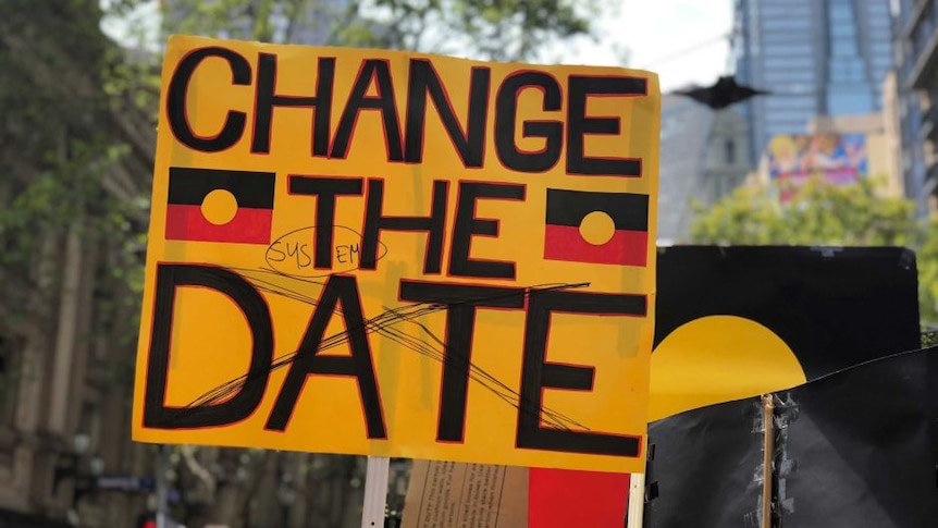 Pengunjuk rasa di Melbourne mendesak lebih banyaknya perubahan ketimbang hanya perubahan tanggal perayaan Australia Day.