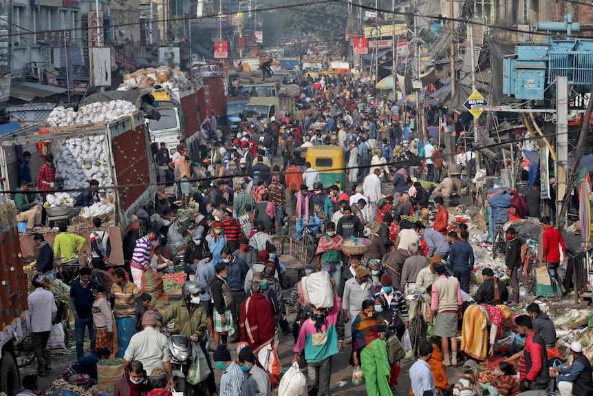 A crowded market in Kolkata. 