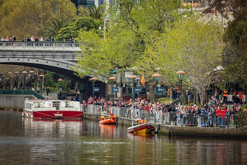 Crowds line the banks of the Yarra River.