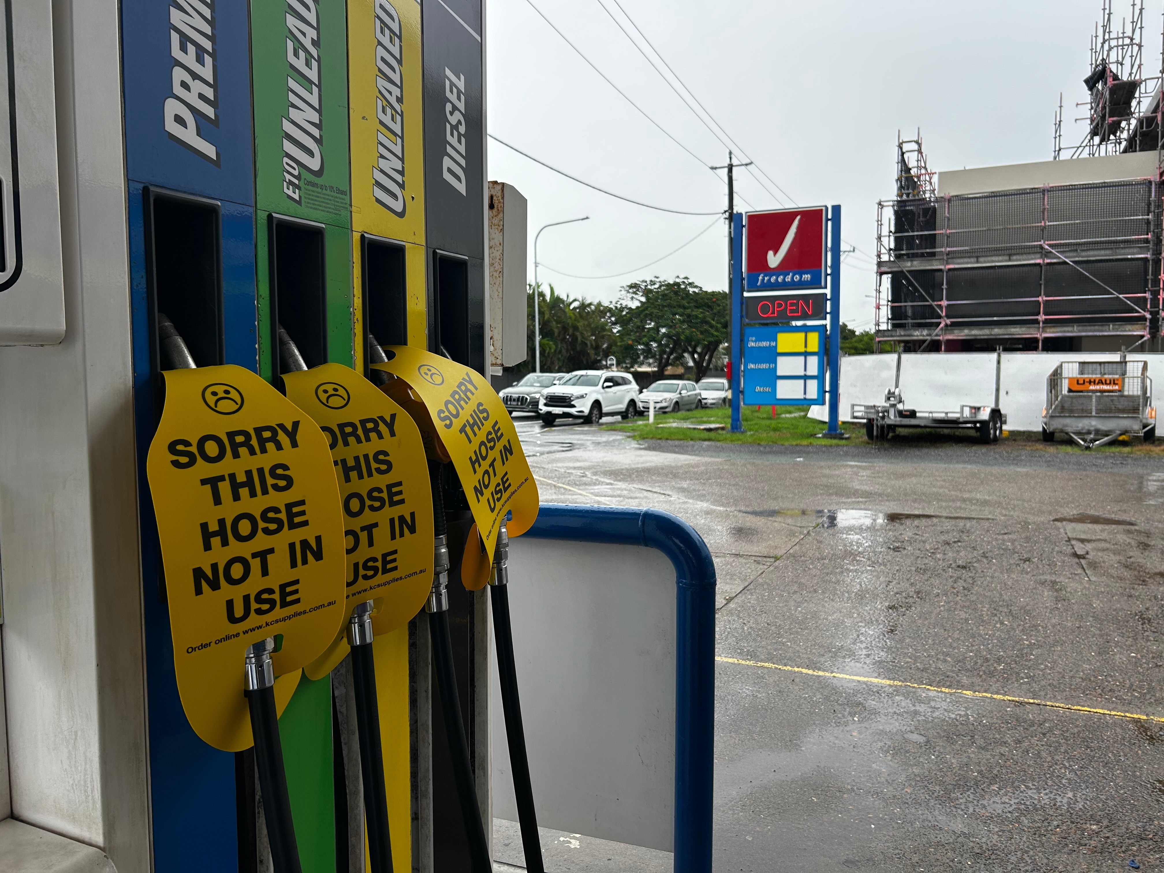 Queensland warns state on 'precipice' of fuel security issues amid calls for plan